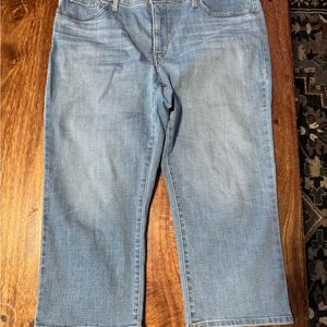 Light blue Cropped Levi-
311 Shaping skinny Capri Fit
Size 16w